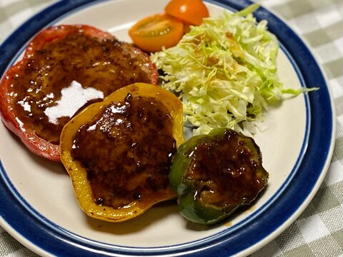 お弁当にも！パプリカとピーマンのカラフルハンバーグ